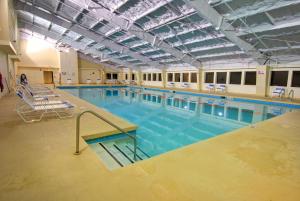 Piscina de la sau aproape de Holiday Inn Club Vacations Mount Ascutney Resort