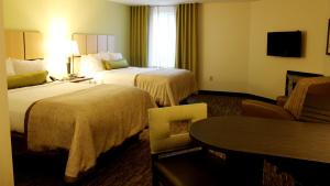 Кровать или кровати в номере Candlewood Suites Sioux City - Southern Hills by IHG