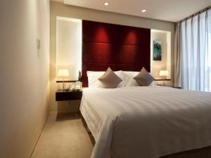 Krevet ili kreveti u jedinici u objektu Howard Johnson Parkland Hotel Dalian