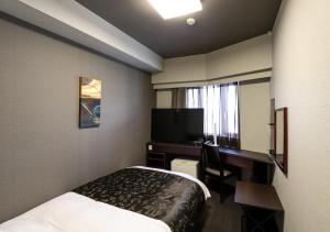 TV a/nebo společenská místnost v ubytování APA Hotel Chibachuo Ekimae