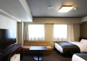 Televizorius ir (arba) pramogų centras apgyvendinimo įstaigoje APA Hotel Chibachuo Ekimae