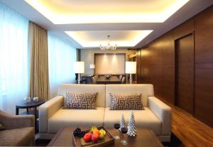 a living room with a couch and a table at LOTTE City Hotel Gimpo Airport in Seoul