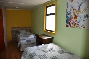 Uma cama ou camas num quarto em Asói Hostal