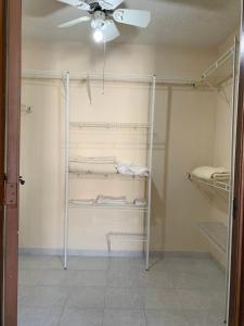 Een badkamer bij Casa Oyamel, Private Room in the heart of cancun