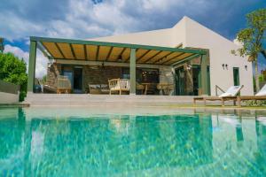 Bazén v ubytovaní Luxury Country House alebo v jeho blízkosti