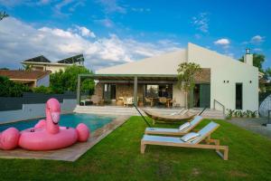 The swimming pool at or close to Luxury Country House