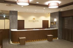调布格雷斯登饭店大厅或接待区