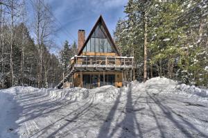 Το Cozy A-Frame Cabin with Pool Table 8 Mi to Mt Snow! τον χειμώνα