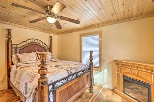 Quaint Appalachian Getaway about 2 Mi to Boone!客房内的一张或多张床位