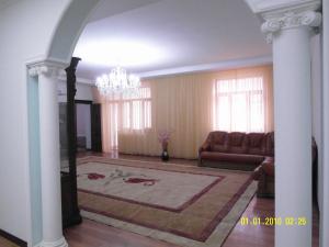 Fotografie z fotogalerie ubytování Vip апартаменты три квартиры на одной площадке одна 3х комнатная с 2мя санузлами площадью 140м2 две 2х комнатные площадью по 100м2 v destinaci Šymkent + 28 fotografií