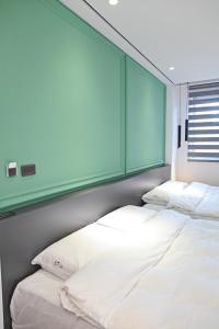 A bed or beds in a room at Sugar Island Inn