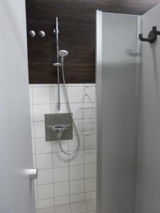 Koupelna v ubytování NATURAMA BEILNGRIES - Naturparkcamping und Fasshotel