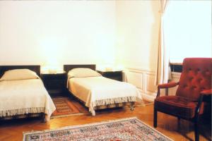 A bed or beds in a room at Hotel Zamek Pułtusk Dom Polonii