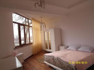 Voodi või voodid majutusasutuse Vip апартаменты три квартиры на одной площадке одна 3х комнатная с 2мя санузлами площадью 140м2 две 2х комнатные площадью по 100м2 toas