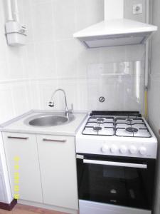 Köök või kööginurk majutusasutuses Vip апартаменты три квартиры на одной площадке одна 3х комнатная с 2мя санузлами площадью 140м2 две 2х комнатные площадью по 100м2