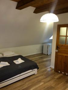 Postel nebo postele na pokoji v ubytování Dom Tkacki - Apartamenty - Pokoje - Jacuzzi