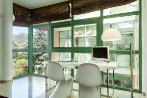 Televízia a/alebo spoločenská miestnosť v ubytovaní Villa Primavera - Homelike Villas