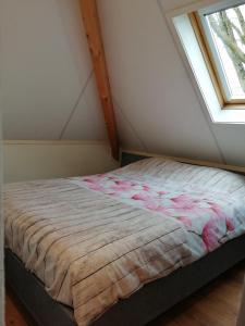 a bed in a room with a window at rikobravo in Meppen