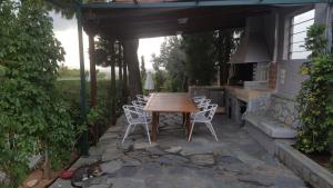 A garden outside Villa Loutraki Sunset