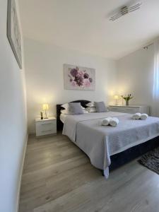 Ένα ή περισσότερα κρεβάτια σε δωμάτιο στο Apartman Antonio