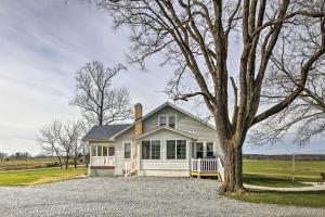 Photo de la galerie de l'établissement Farm-Style Ste Genevieve Retreat with Fire Pit!, à Avon