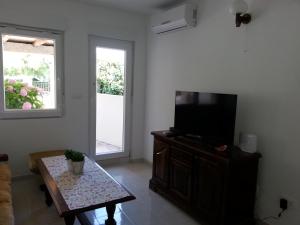 a living room with a tv and a coffee table at Apartments Mateljan 1715 in Kaštela