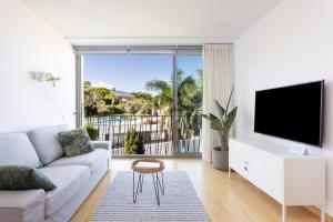 Televízia a/alebo spoločenská miestnosť v ubytovaní Apartment with Mount Teide and sea views