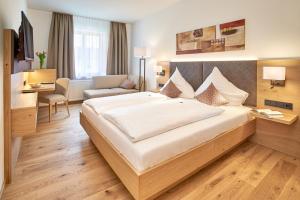 Postel nebo postele na pokoji v ubytování Landgasthof Euringer + 37 fotografií