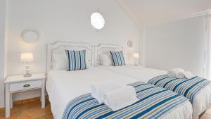 A bed or beds in a room at Villa Maday Még 24 kép