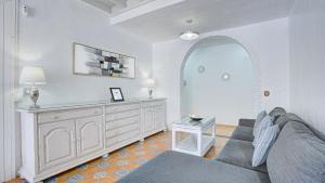 A seating area at Villa Maday