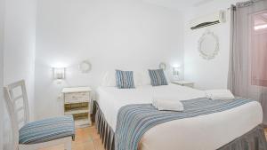 A bed or beds in a room at Villa Maday