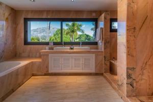 Fotografie z fotogalerie ubytování Unique *HIDDEN GEM* Villa - GOLFERS PARADISE ALOHA v destinaci Marbella