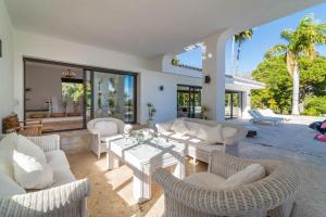 Fotografie z fotogalerie ubytování Unique *HIDDEN GEM* Villa - GOLFERS PARADISE ALOHA v destinaci Marbella