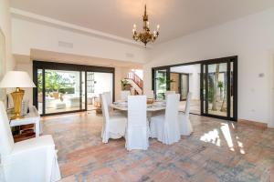 Fotografie z fotogalerie ubytování Unique *HIDDEN GEM* Villa - GOLFERS PARADISE ALOHA v destinaci Marbella