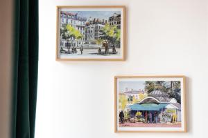deux dessins encadrés d'une ville sur un mur dans l'établissement Le Musigny - Superbe studio moderne au calme proche place Valmy, à Lyon