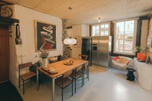 a kitchen and dining room with a table and chairs at Alte Post Saas-Fee in Saas-Fee