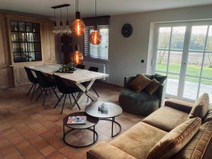 a living room with a couch and a table at Vakantiehuis Cas.tard in Zillebeke