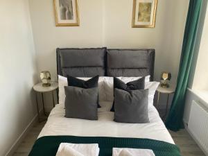 Кровать или кровати в номере Stylish Pontcanna Flat Near City Centre