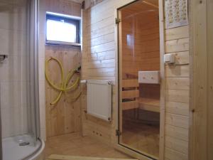 Ένα μπάνιο στο Ferienwohnung Reifberg +32 φωτογραφίες