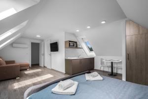 Ένα ή περισσότερα κρεβάτια σε δωμάτιο στο Hévízi Tópark Panzió III.