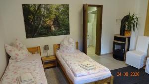Ein Bett oder Betten in einem Zimmer der Unterkunft Pension "Am Schloß"