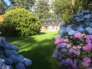 Clos Celeste - campagne d Etretat avec piscine et spa外面的花园