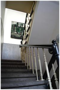 a staircase in a building with a picture on the wall at Apartamenty Róże i Zen in Toruń