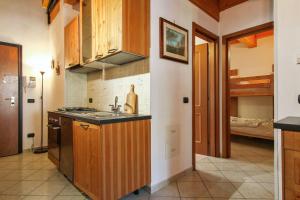 een keuken met een wastafel en een fornuis bij 2 bedrooms apartement with furnished balcony at Riolunato 4 km away from the slopes in Riolunato