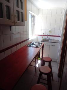 Kuchyň nebo kuchyňský kout v ubytování Habitaciones y Apartamentos el Caleuche El Tabo