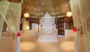 uma imagem de um quarto com uma tenda de casamento em Hotel Casalina em Palomino