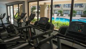 パーム・イーグル・ビーチにある112: 1-Bedroom Grd floor condo w/patio. Palm Beachのジム(カーディオマシン付)、スイミングプールを併設しています。