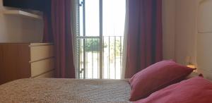 Łóżko lub łóżka w pokoju w obiekcie Homes of Spain, Al Andalus Thalassa JO, Apartamento con vistas, WIFI
