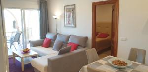 Część wypoczynkowa w obiekcie Homes of Spain, Al Andalus Thalassa JO, Apartamento con vistas, WIFI