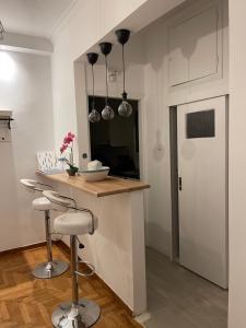 A kitchen or kitchenette at Acropolis Exceptional View